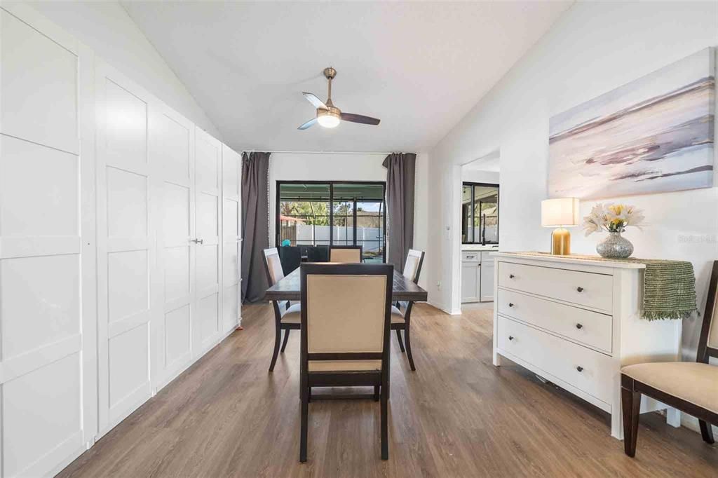 En Venta: $515,000 (4 camas, 3 baños, 2351 Pies cuadrados)