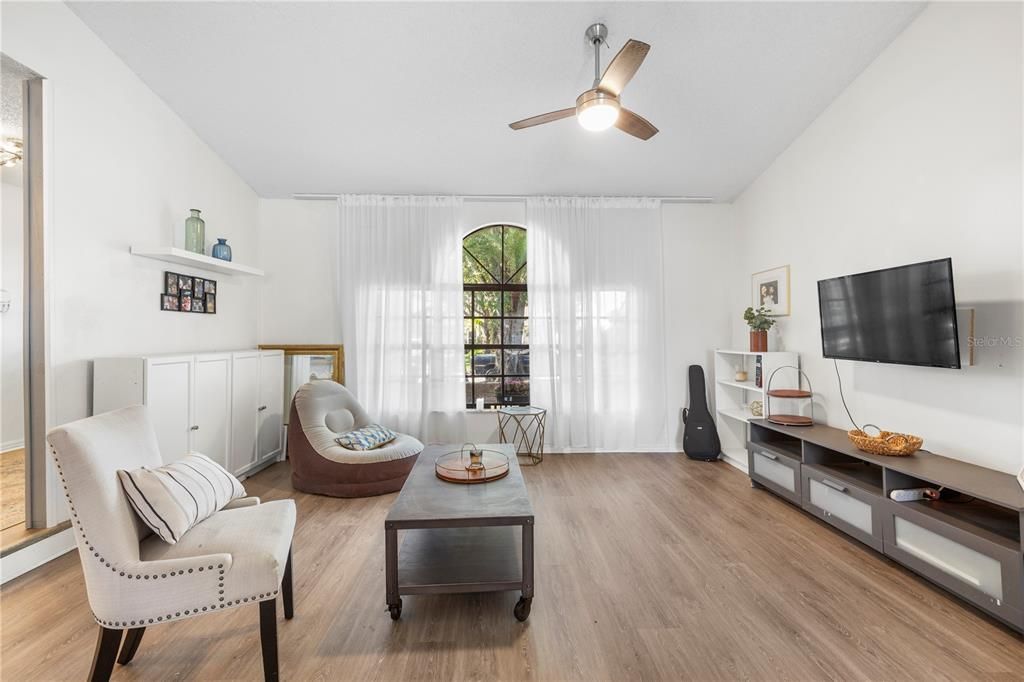 En Venta: $515,000 (4 camas, 3 baños, 2351 Pies cuadrados)