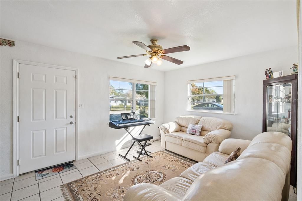 En Venta: $255,000 (3 camas, 2 baños, 1122 Pies cuadrados)