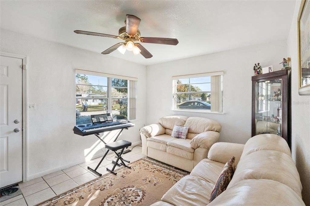 En Venta: $255,000 (3 camas, 2 baños, 1122 Pies cuadrados)