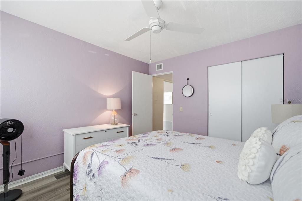 For Sale: $140,000 (2 beds, 2 baths, 835 Square Feet)