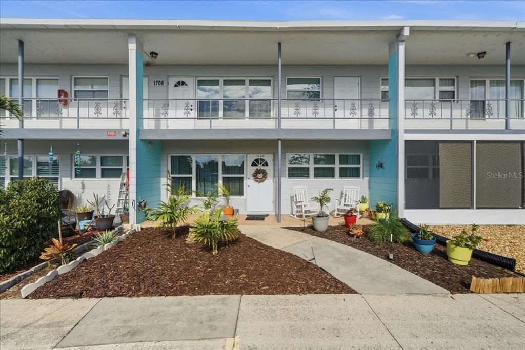 For Sale: $140,000 (2 beds, 2 baths, 835 Square Feet)