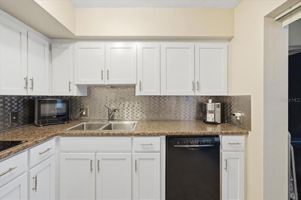 For Sale: $140,000 (2 beds, 2 baths, 835 Square Feet)