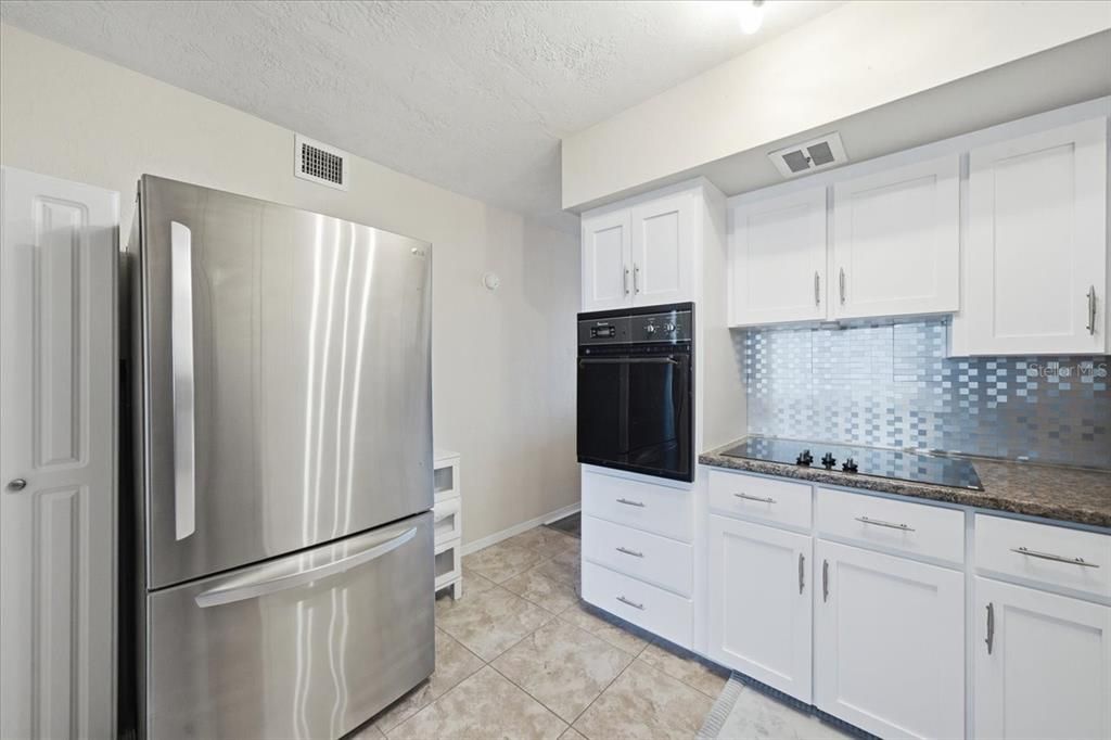 For Sale: $140,000 (2 beds, 2 baths, 835 Square Feet)
