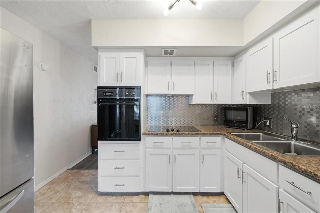 For Sale: $140,000 (2 beds, 2 baths, 835 Square Feet)