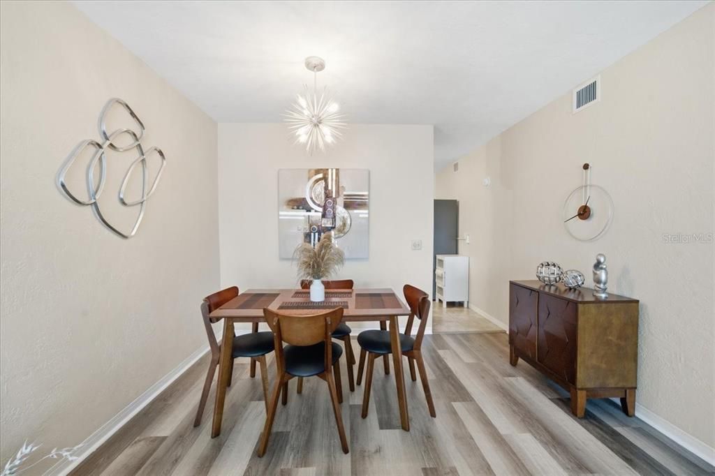 For Sale: $140,000 (2 beds, 2 baths, 835 Square Feet)