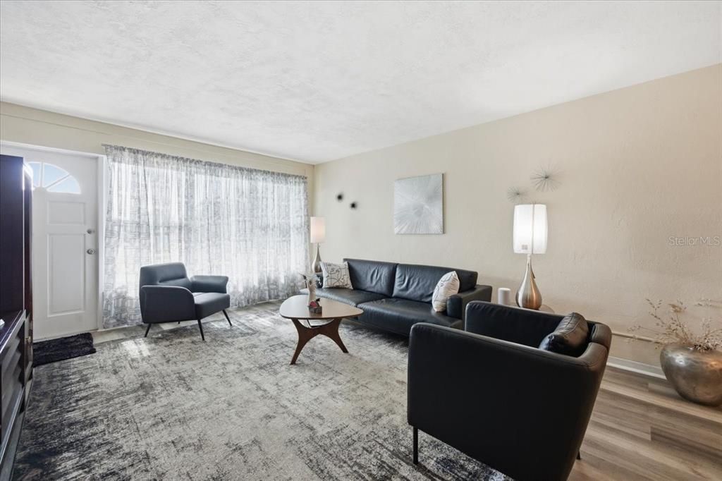 For Sale: $140,000 (2 beds, 2 baths, 835 Square Feet)