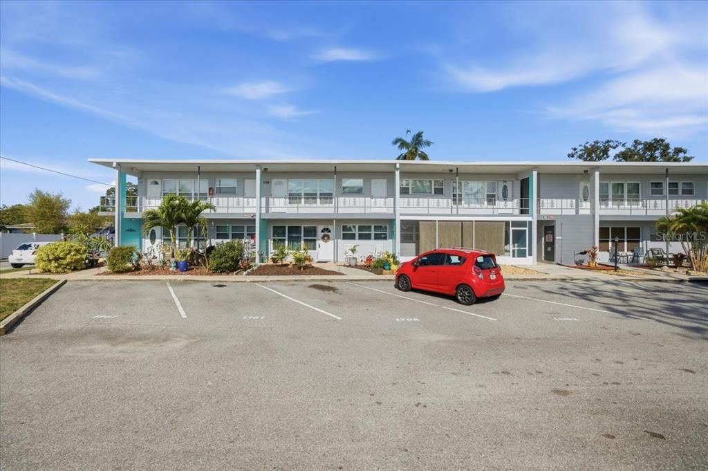 For Sale: $140,000 (2 beds, 2 baths, 835 Square Feet)