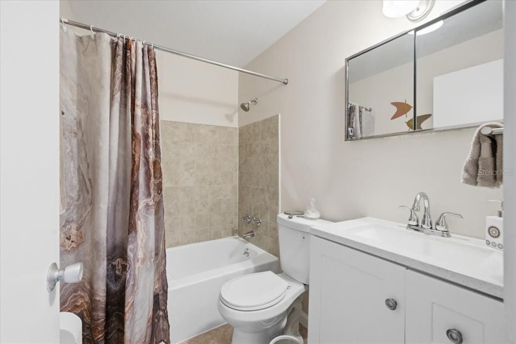 For Sale: $140,000 (2 beds, 2 baths, 835 Square Feet)