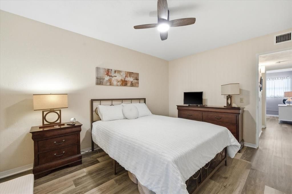 For Sale: $140,000 (2 beds, 2 baths, 835 Square Feet)