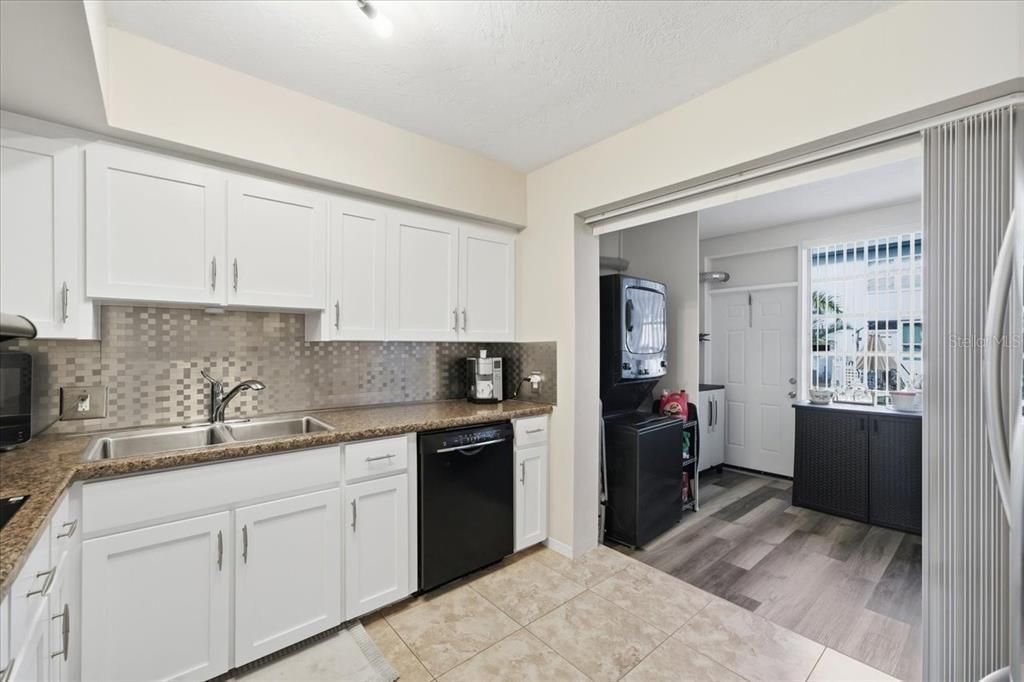 For Sale: $140,000 (2 beds, 2 baths, 835 Square Feet)