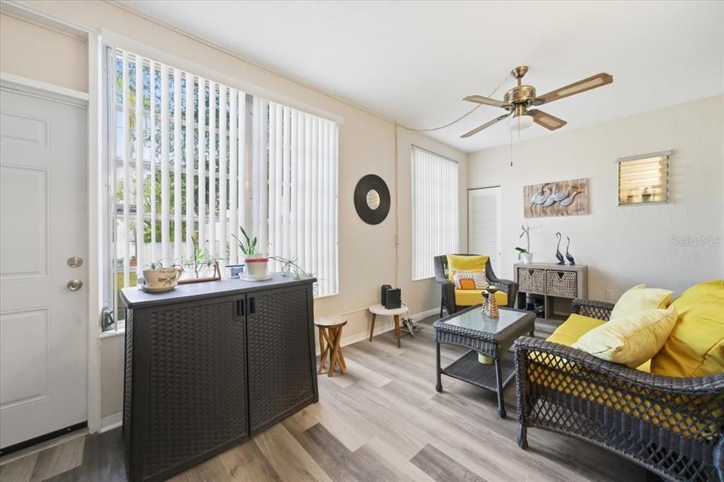 For Sale: $140,000 (2 beds, 2 baths, 835 Square Feet)