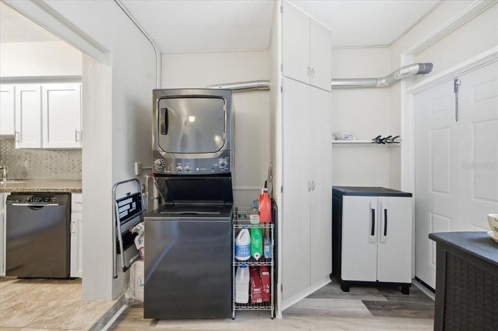 For Sale: $140,000 (2 beds, 2 baths, 835 Square Feet)