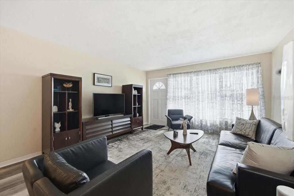 For Sale: $140,000 (2 beds, 2 baths, 835 Square Feet)