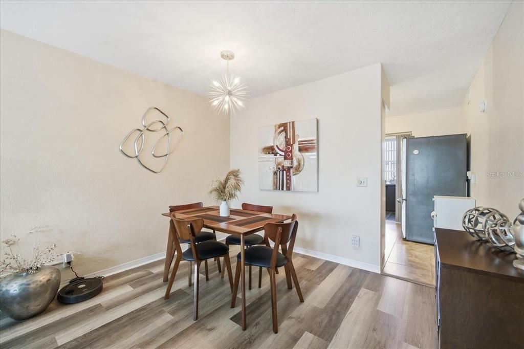 For Sale: $140,000 (2 beds, 2 baths, 835 Square Feet)