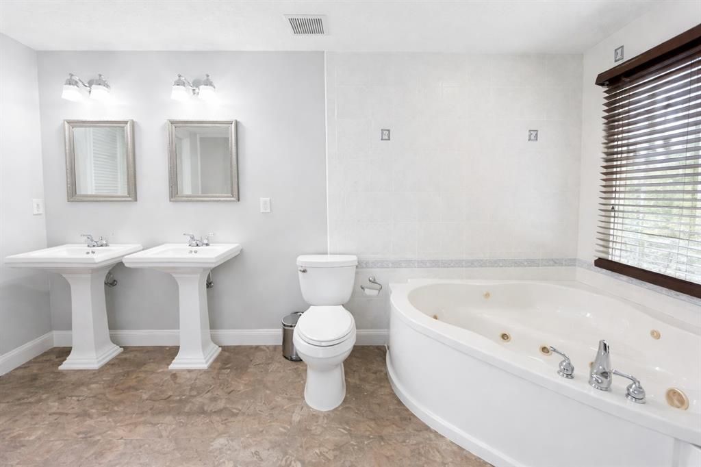 For Rent: $2,900 (3 beds, 2 baths, 1550 Square Feet)