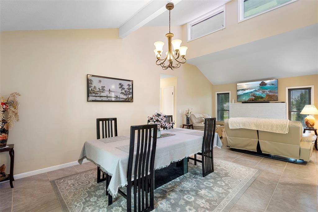 En Venta: $425,000 (3 camas, 2 baños, 1511 Pies cuadrados)