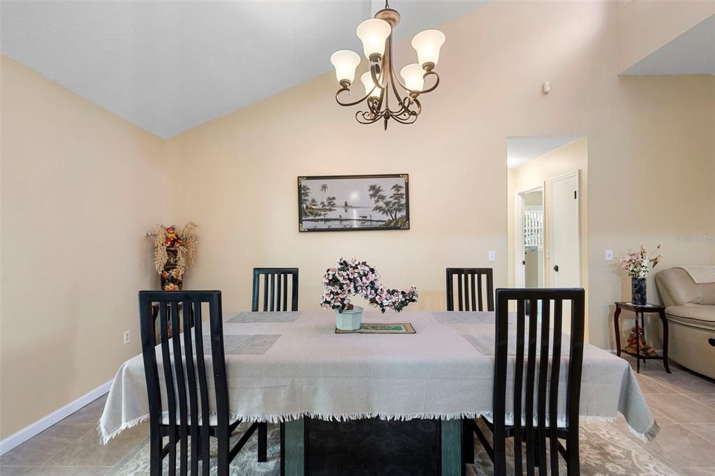 En Venta: $425,000 (3 camas, 2 baños, 1511 Pies cuadrados)