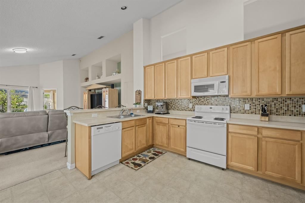 На продажу: $379,990 (4 спален, 2 ванн, 2114 Квадратных фут)