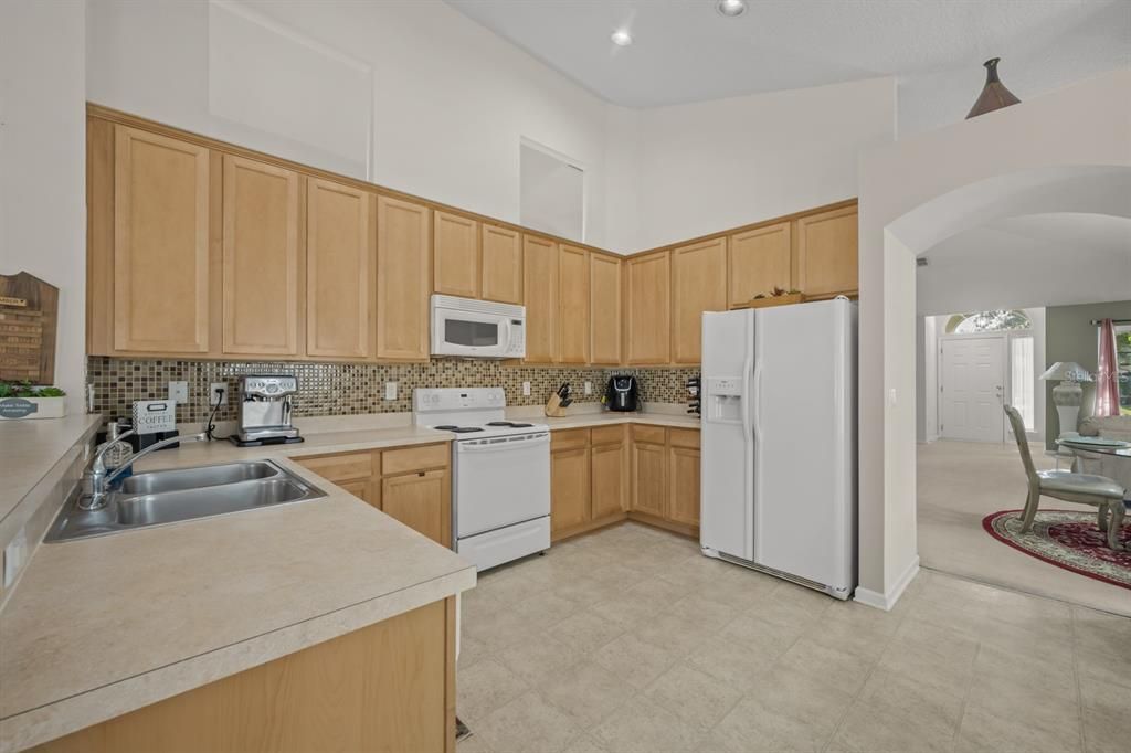 На продажу: $379,990 (4 спален, 2 ванн, 2114 Квадратных фут)