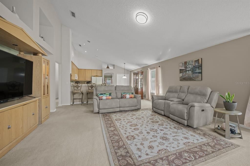 На продажу: $379,990 (4 спален, 2 ванн, 2114 Квадратных фут)