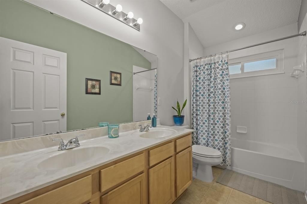 На продажу: $379,990 (4 спален, 2 ванн, 2114 Квадратных фут)