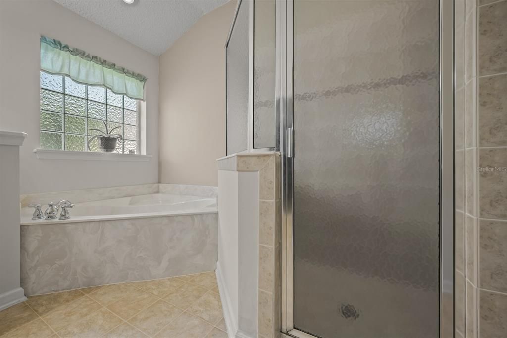 На продажу: $379,990 (4 спален, 2 ванн, 2114 Квадратных фут)