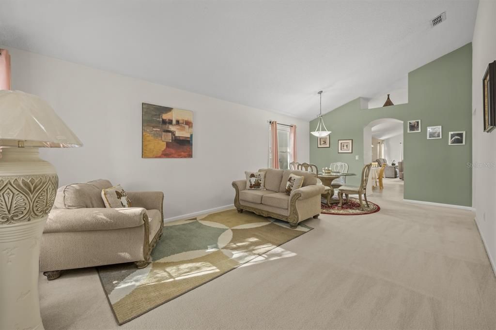 На продажу: $379,990 (4 спален, 2 ванн, 2114 Квадратных фут)