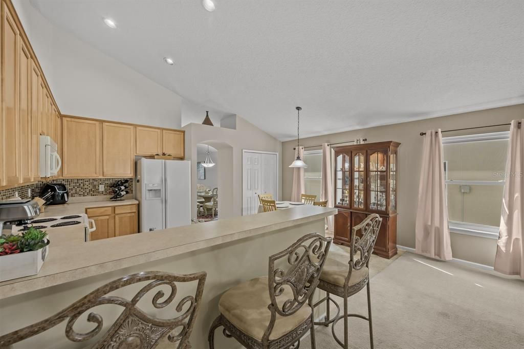 На продажу: $379,990 (4 спален, 2 ванн, 2114 Квадратных фут)