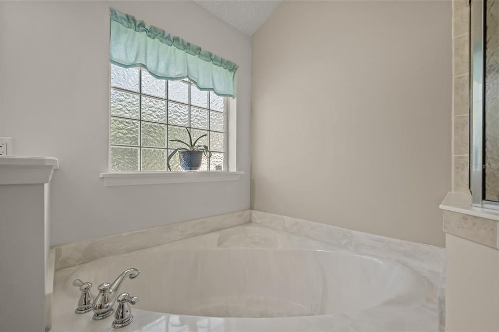 На продажу: $379,990 (4 спален, 2 ванн, 2114 Квадратных фут)