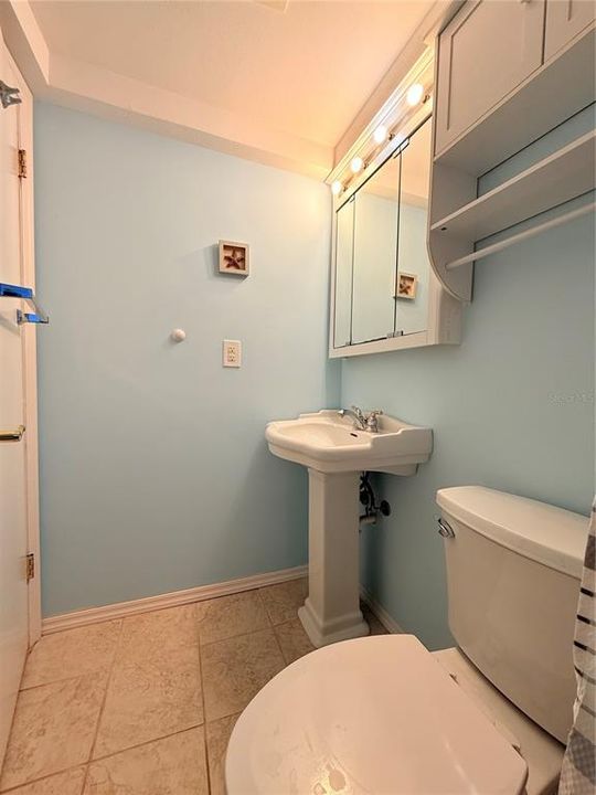 For Rent: $1,400 (2 beds, 2 baths, 888 Square Feet)