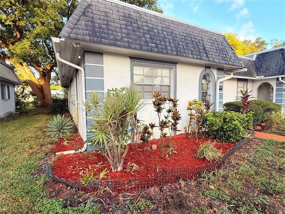 For Rent: $1,400 (2 beds, 2 baths, 888 Square Feet)