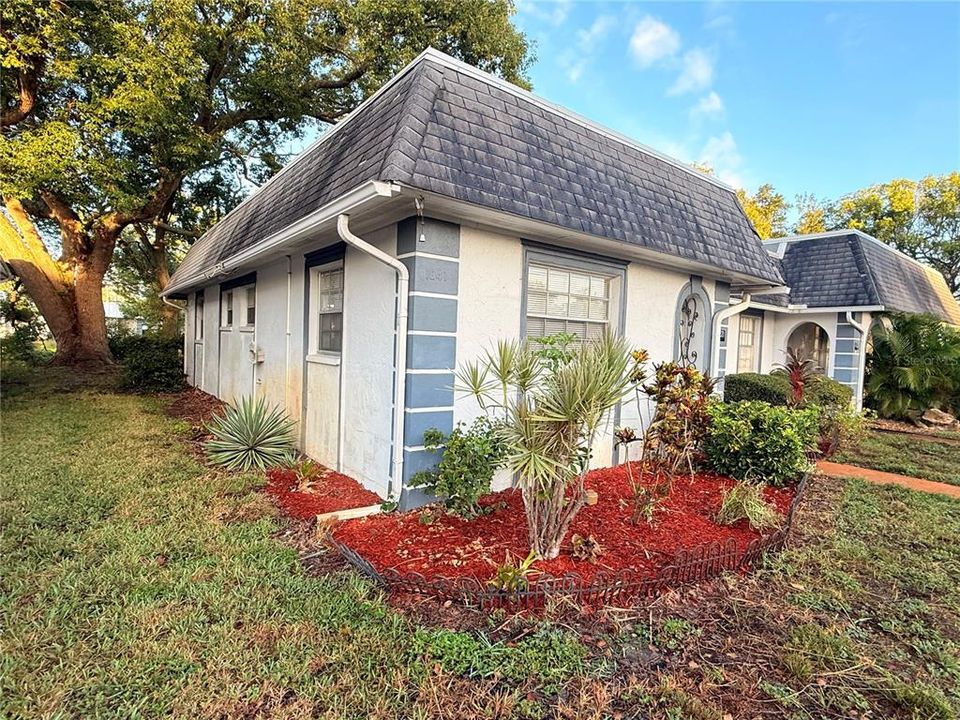 For Rent: $1,400 (2 beds, 2 baths, 888 Square Feet)