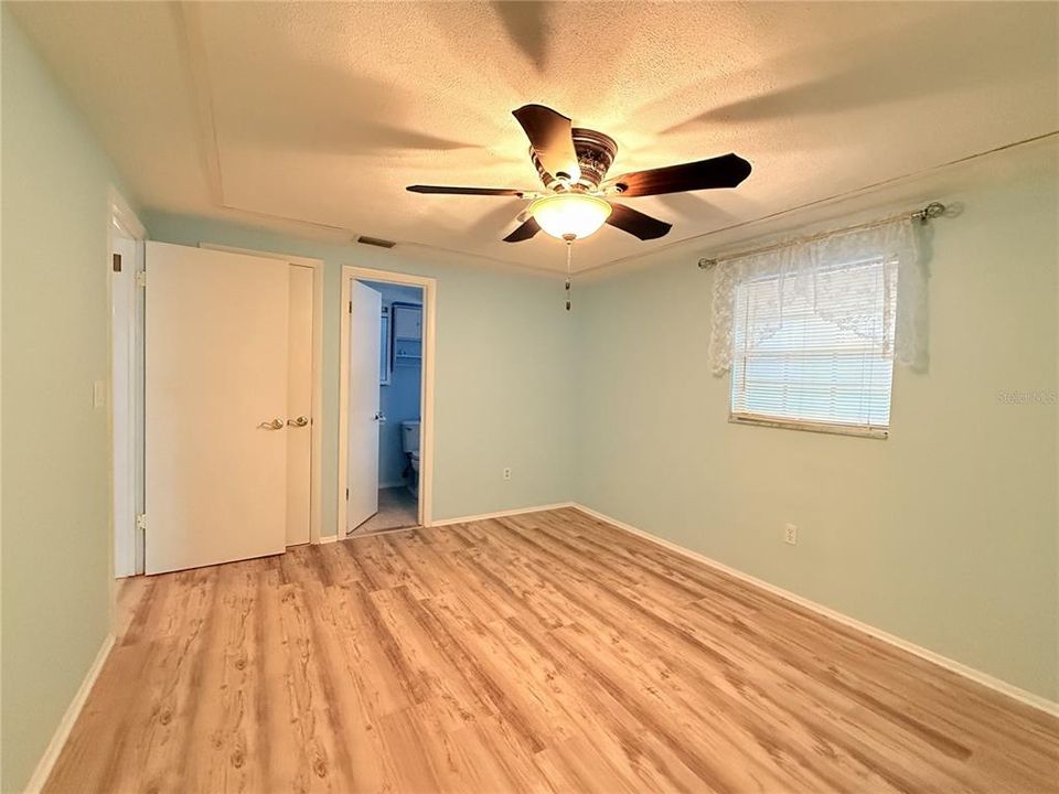 For Rent: $1,400 (2 beds, 2 baths, 888 Square Feet)