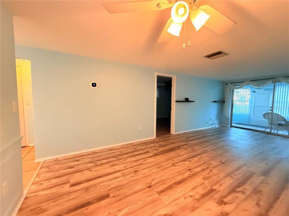 For Rent: $1,400 (2 beds, 2 baths, 888 Square Feet)