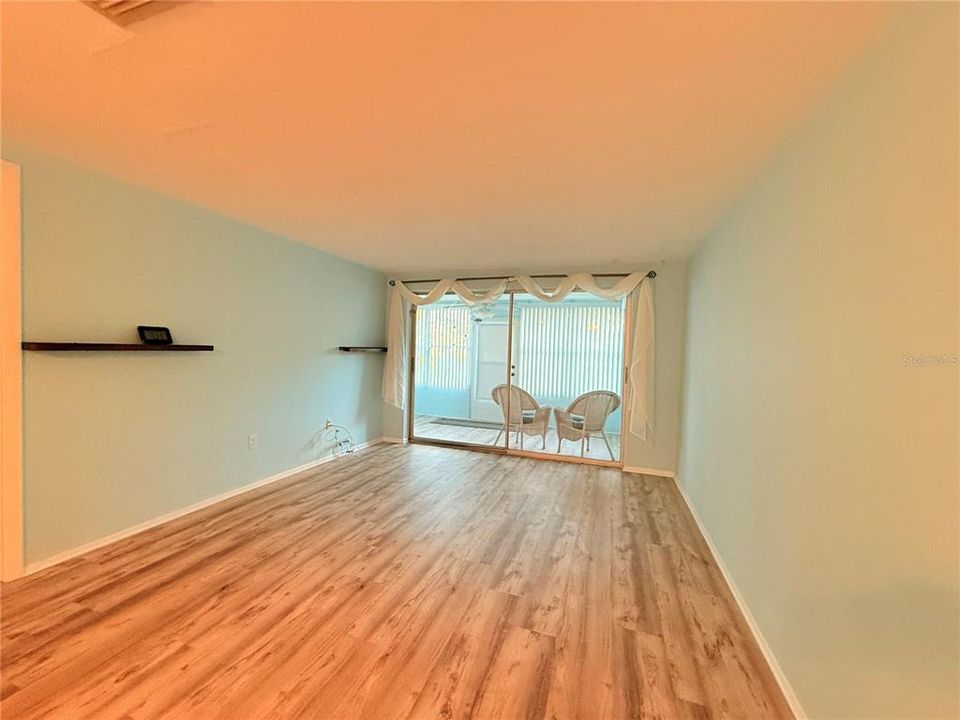 For Rent: $1,400 (2 beds, 2 baths, 888 Square Feet)