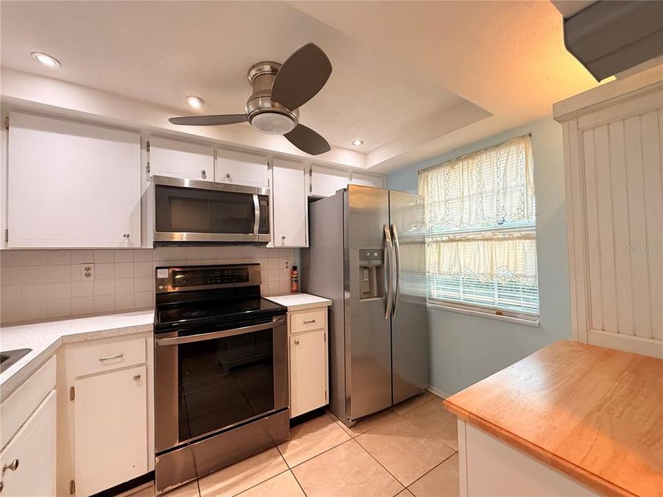 For Rent: $1,400 (2 beds, 2 baths, 888 Square Feet)