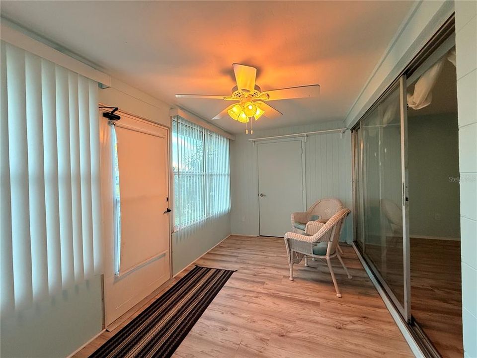 For Rent: $1,400 (2 beds, 2 baths, 888 Square Feet)