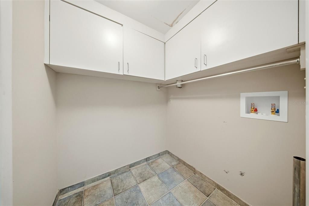 For Sale: $825,000 (3 beds, 2 baths, 1905 Square Feet)