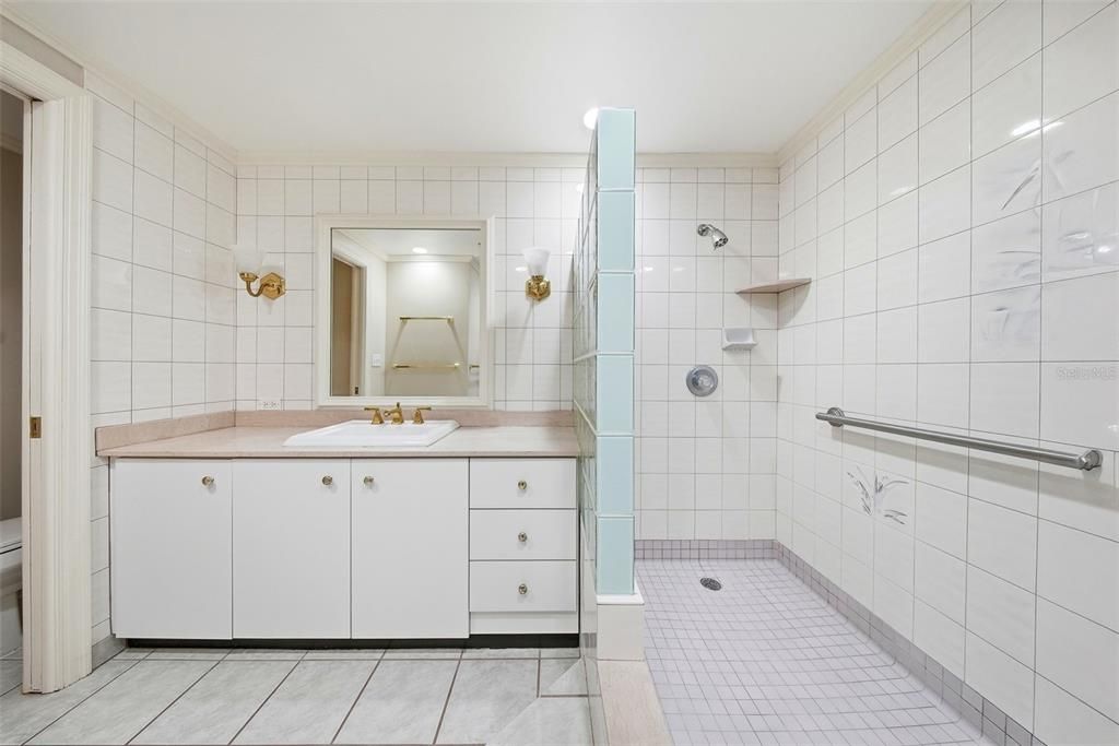 For Sale: $825,000 (3 beds, 2 baths, 1905 Square Feet)