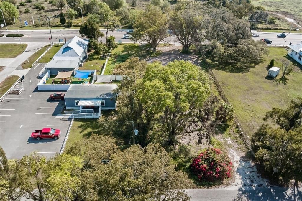 最近售出: $569,900 (0.55 acres)