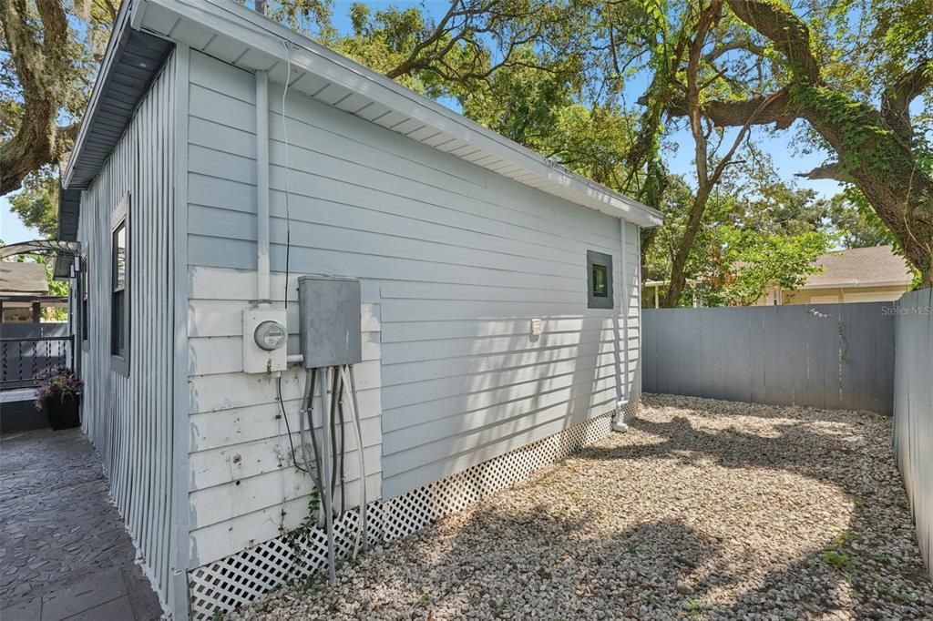 На продажу: $299,900 (2 спален, 2 ванн, 720 Квадратных фут)