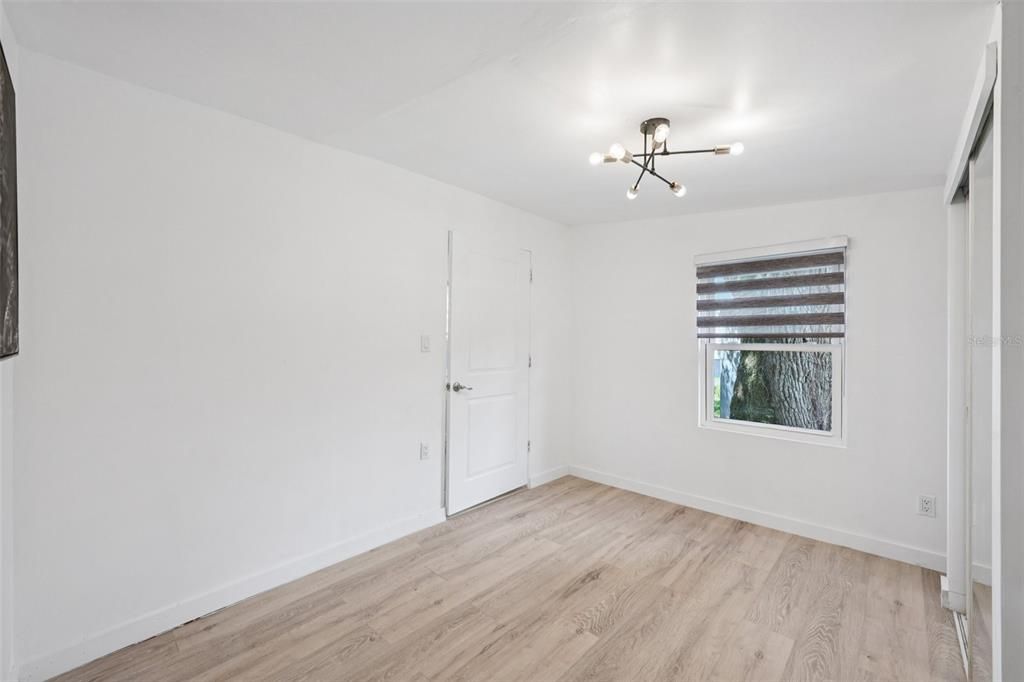 На продажу: $299,900 (2 спален, 2 ванн, 720 Квадратных фут)