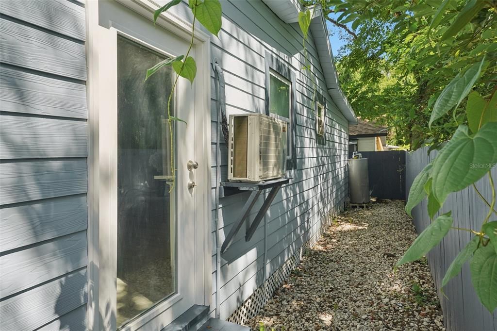 На продажу: $299,900 (2 спален, 2 ванн, 720 Квадратных фут)