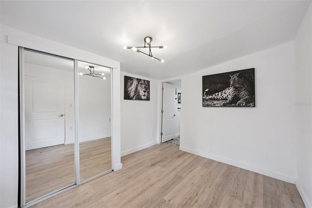 На продажу: $299,900 (2 спален, 2 ванн, 720 Квадратных фут)