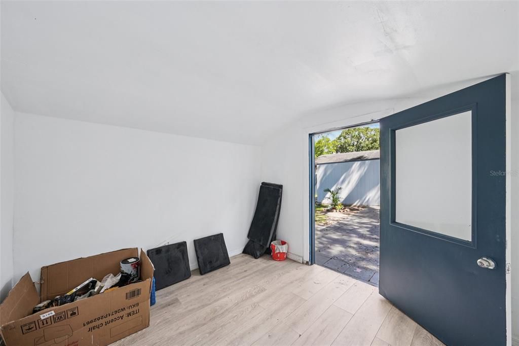 На продажу: $299,900 (2 спален, 2 ванн, 720 Квадратных фут)