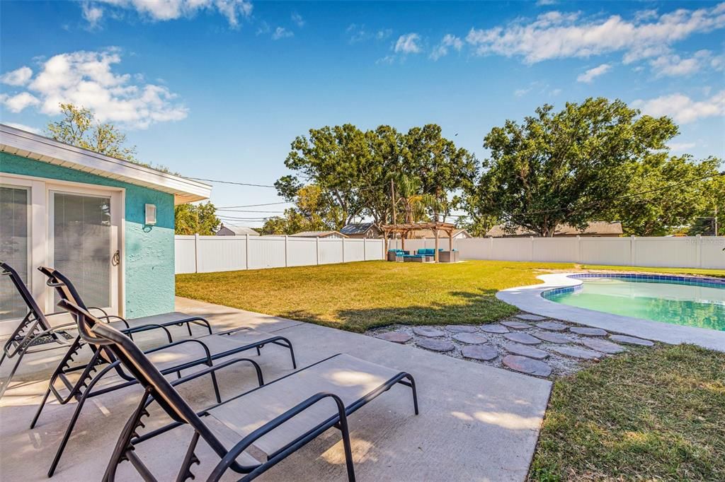 For Rent: $3,500 (3 beds, 2 baths, 1026 Square Feet)