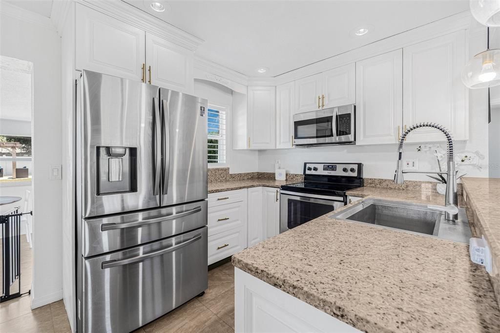 For Rent: $3,500 (3 beds, 2 baths, 1026 Square Feet)