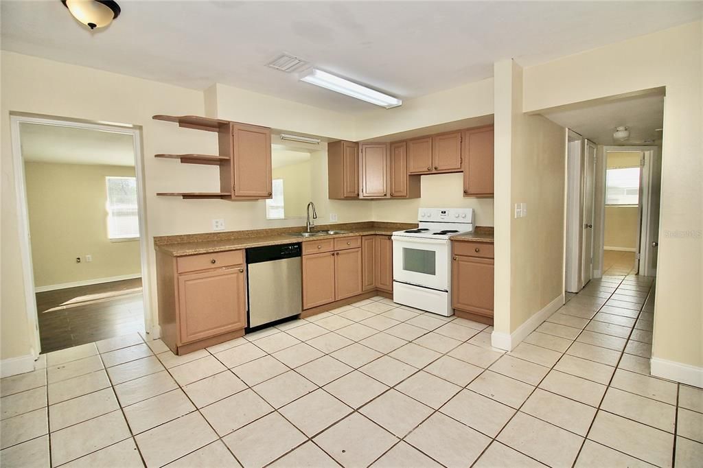 На продажу: $269,000 (3 спален, 2 ванн, 1163 Квадратных фут)