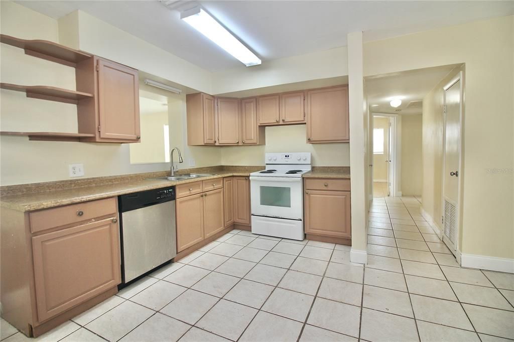 На продажу: $269,000 (3 спален, 2 ванн, 1163 Квадратных фут)